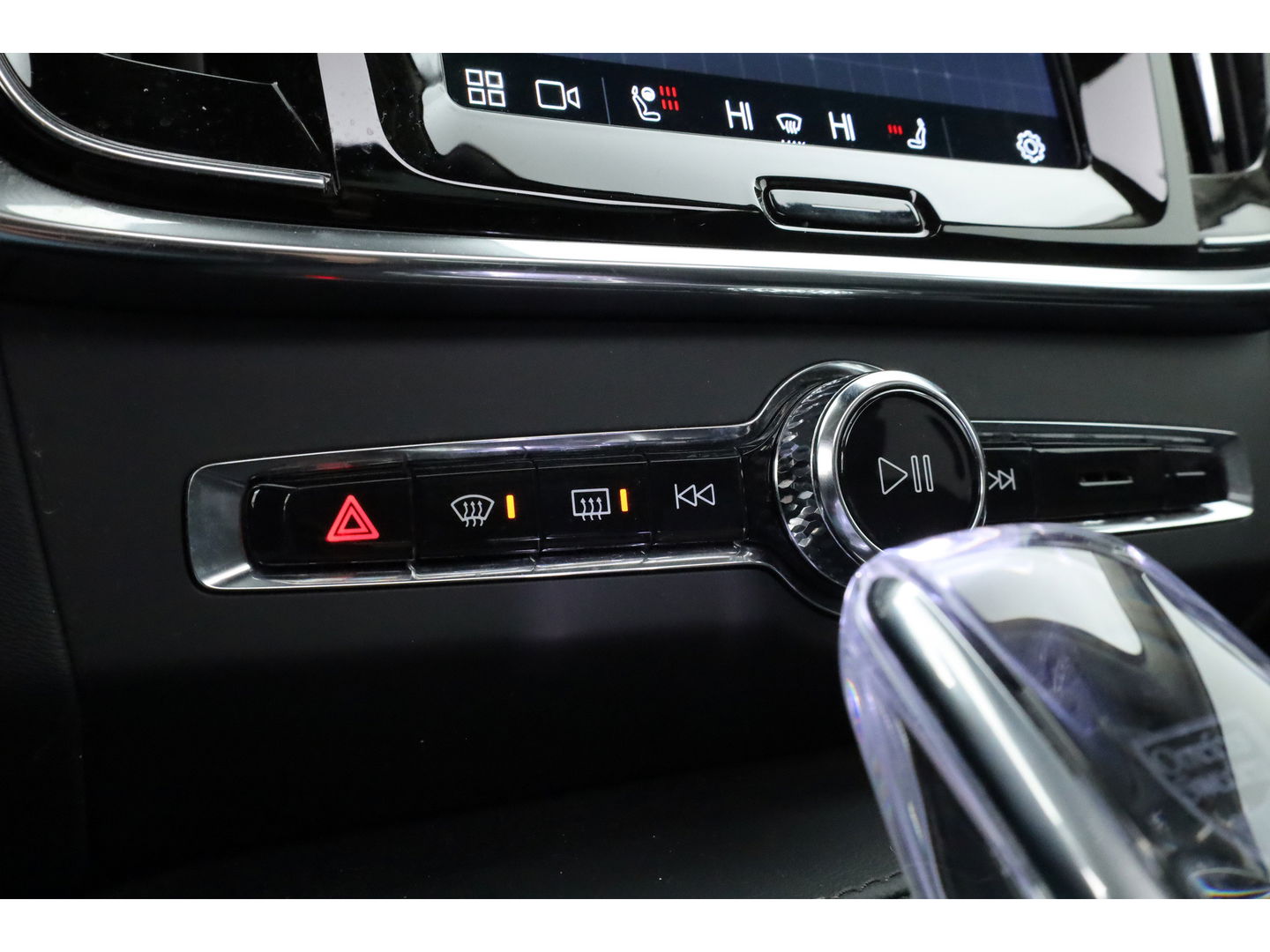 Volvo V90 2.0 T6 Plug-in hybrid AWD Ultimate Bright | Pano | 360 Cam | Stoel ventilatie | ACC | Blis | H&K Audio | uitvoering controleren