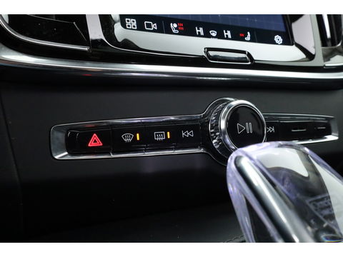 Volvo V90 2.0 T6 Plug-in hybrid AWD Ultimate Bright | Pano | 360 Cam | Stoel ventilatie | ACC | Blis | H&K Audio | uitvoering controleren