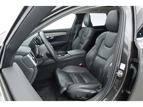 Volvo V90 2.0 T6 Plug-in hybrid AWD Ultimate Bright | Pano | 360 Cam | Stoel ventilatie | ACC | Blis | H&K Audio | uitvoering controleren
