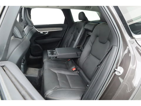 Volvo V90 2.0 T6 Plug-in hybrid AWD Ultimate Bright | Pano | 360 Cam | Stoel ventilatie | ACC | Blis | H&K Audio | uitvoering controleren