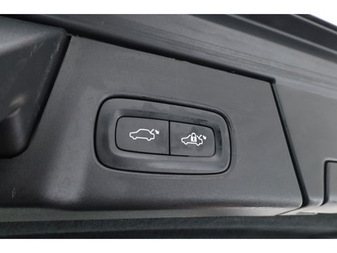Volvo V90 2.0 T6 Plug-in hybrid AWD Ultimate Bright | Pano | 360 Cam | Stoel ventilatie | ACC | Blis | H&K Audio | uitvoering controleren