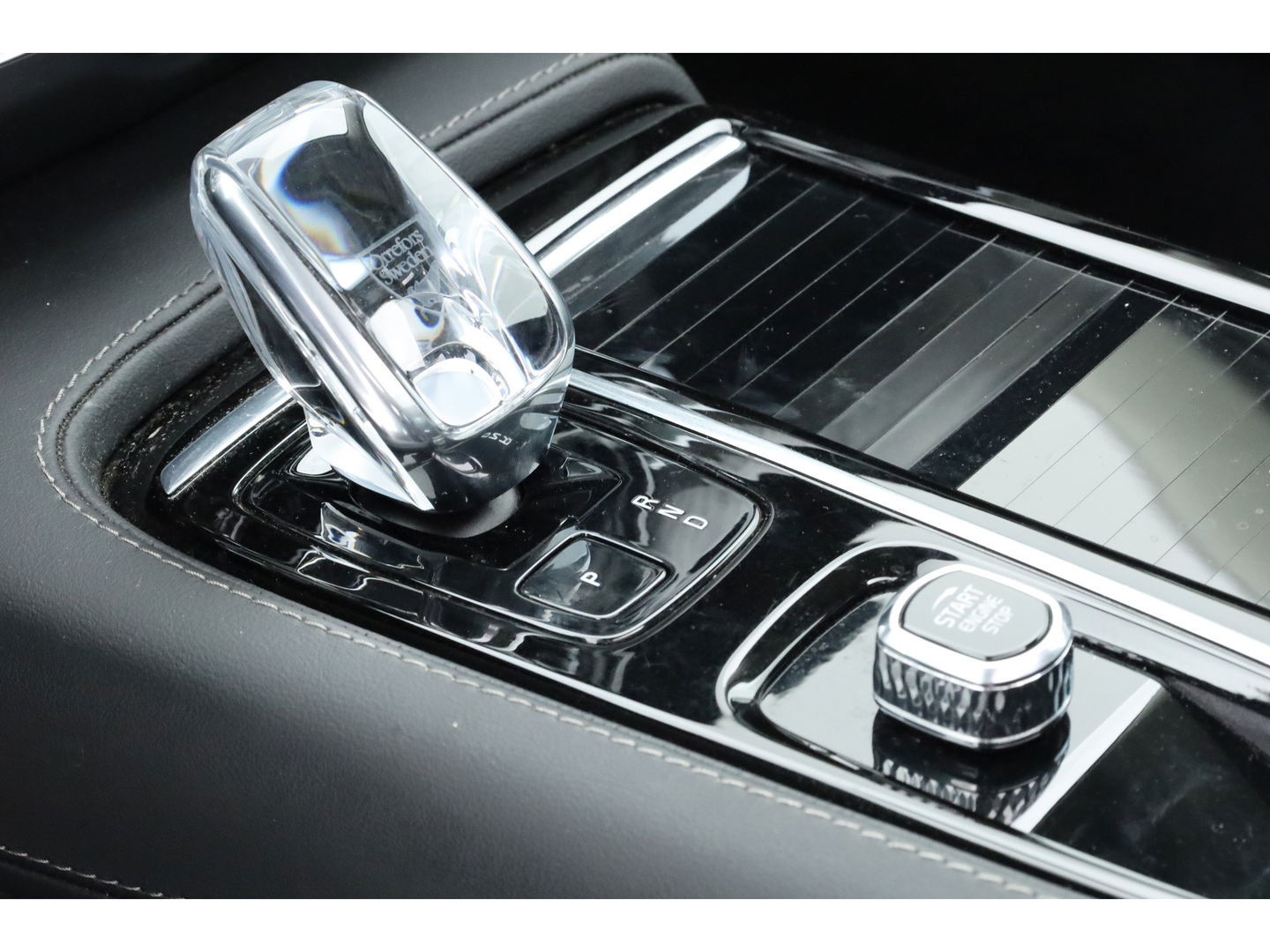 Volvo V90 2.0 T6 Plug-in hybrid AWD Ultimate Bright | Pano | 360 Cam | Stoel ventilatie | ACC | Blis | H&K Audio | uitvoering controleren