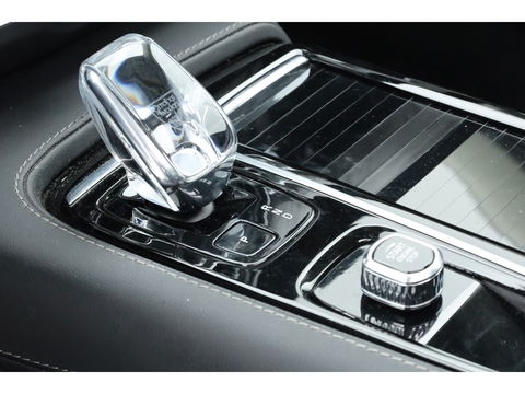 Volvo V90 2.0 T6 Plug-in hybrid AWD Ultimate Bright | Pano | 360 Cam | Stoel ventilatie | ACC | Blis | H&K Audio | uitvoering controleren