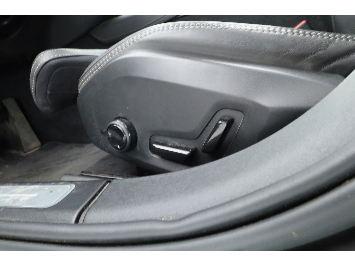 Volvo V90 2.0 T6 Plug-in hybrid AWD Ultimate Bright | Pano | 360 Cam | Stoel ventilatie | ACC | Blis | H&K Audio | uitvoering controleren