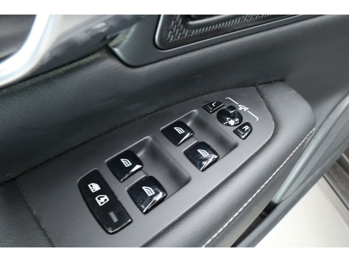 Volvo V90 2.0 T6 Plug-in hybrid AWD Ultimate Bright | Pano | 360 Cam | Stoel ventilatie | ACC | Blis | H&K Audio | uitvoering controleren