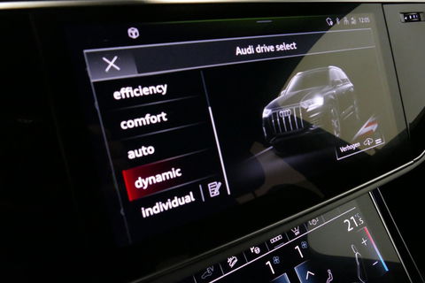Audi Q7 55 TFSI e quattro Pro Line / S Line / Panoramadak / Matrix Laser koplampen / Elektr. verstelbare voorstoelen / Luchtvering / HUD / Stoelverwarming voor + achter / Apple Carplay - Android Auto / Bang&Olufsen Sound / 22'' LMV / Elektr. wegklapbare trekhaak 