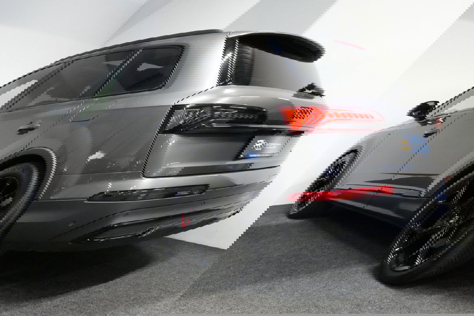 Audi Q7 55 TFSI e quattro Pro Line / S Line / Panoramadak / Matrix Laser koplampen / Elektr. verstelbare voorstoelen / Luchtvering / HUD / Stoelverwarming voor + achter / Apple Carplay - Android Auto / Bang&Olufsen Sound / 22'' LMV / Elektr. wegklapbare trekhaak 