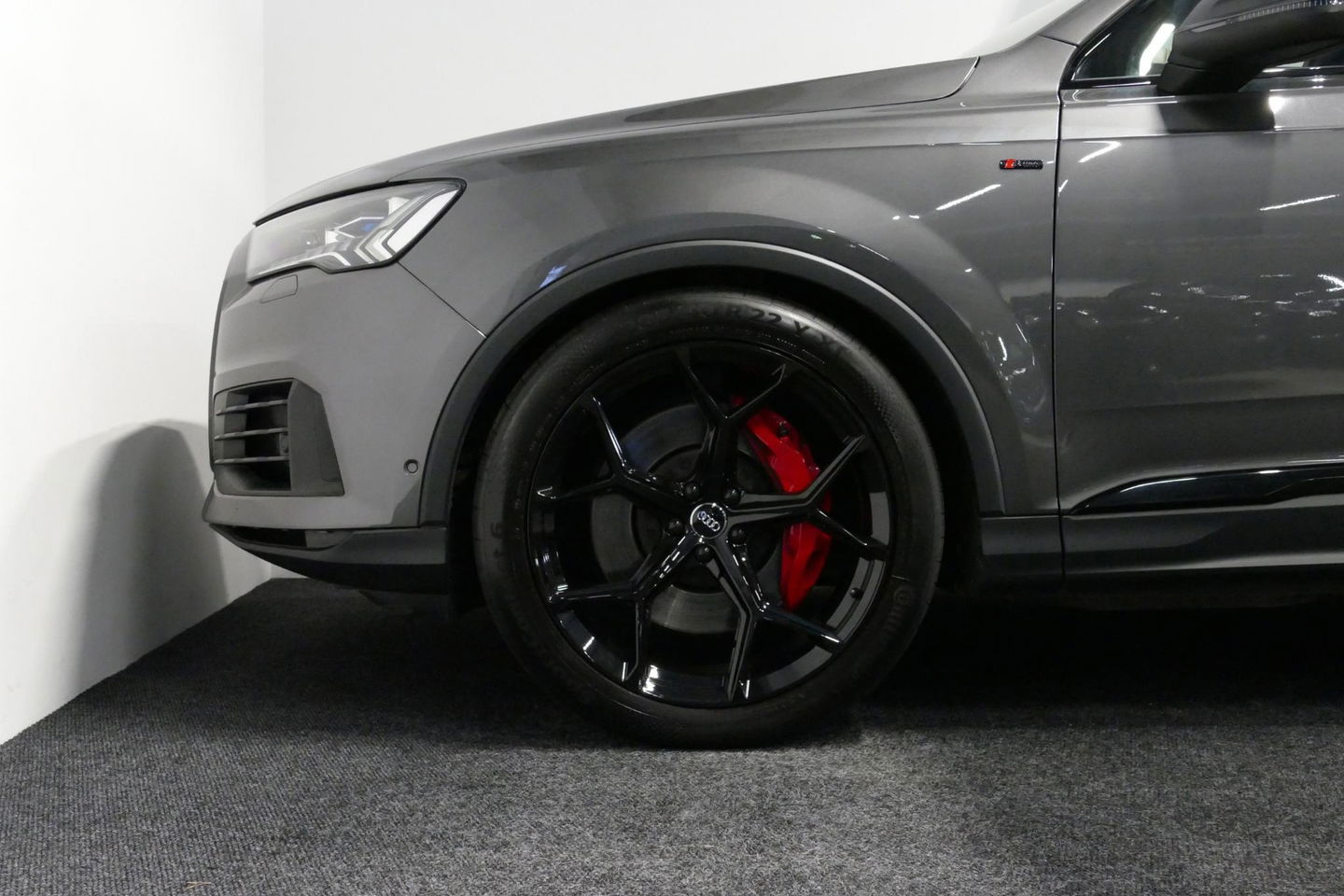 Audi Q7 55 TFSI e quattro Pro Line / S Line / Panoramadak / Matrix Laser koplampen / Elektr. verstelbare voorstoelen / Luchtvering / HUD / Stoelverwarming voor + achter / Apple Carplay - Android Auto / Bang&Olufsen Sound / 22'' LMV / Elektr. wegklapbare trekhaak 