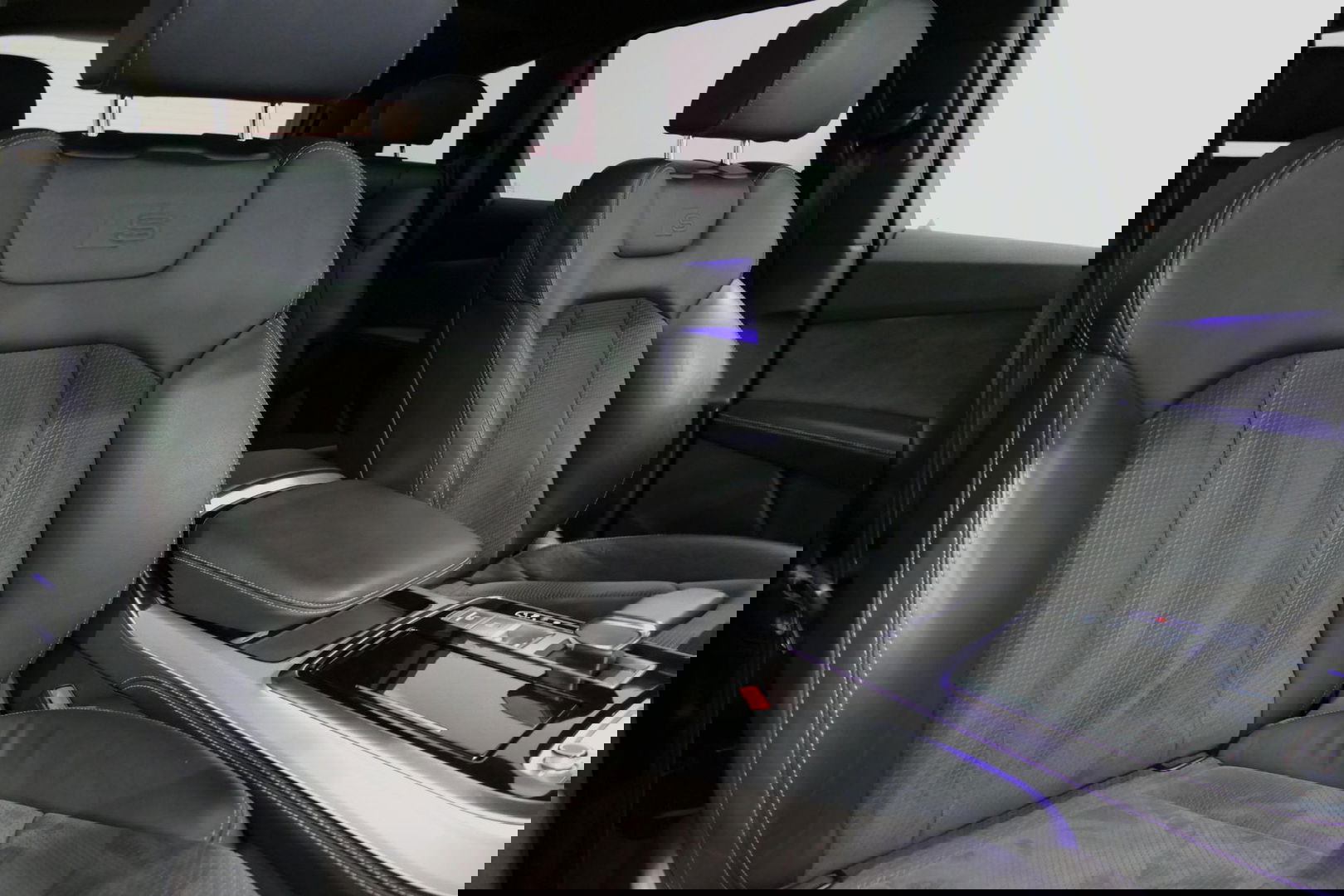 Audi Q7 55 TFSI e quattro Pro Line / S Line / Panoramadak / Matrix Laser koplampen / Elektr. verstelbare voorstoelen / Luchtvering / HUD / Stoelverwarming voor + achter / Apple Carplay - Android Auto / Bang&Olufsen Sound / 22'' LMV / Elektr. wegklapbare trekhaak 