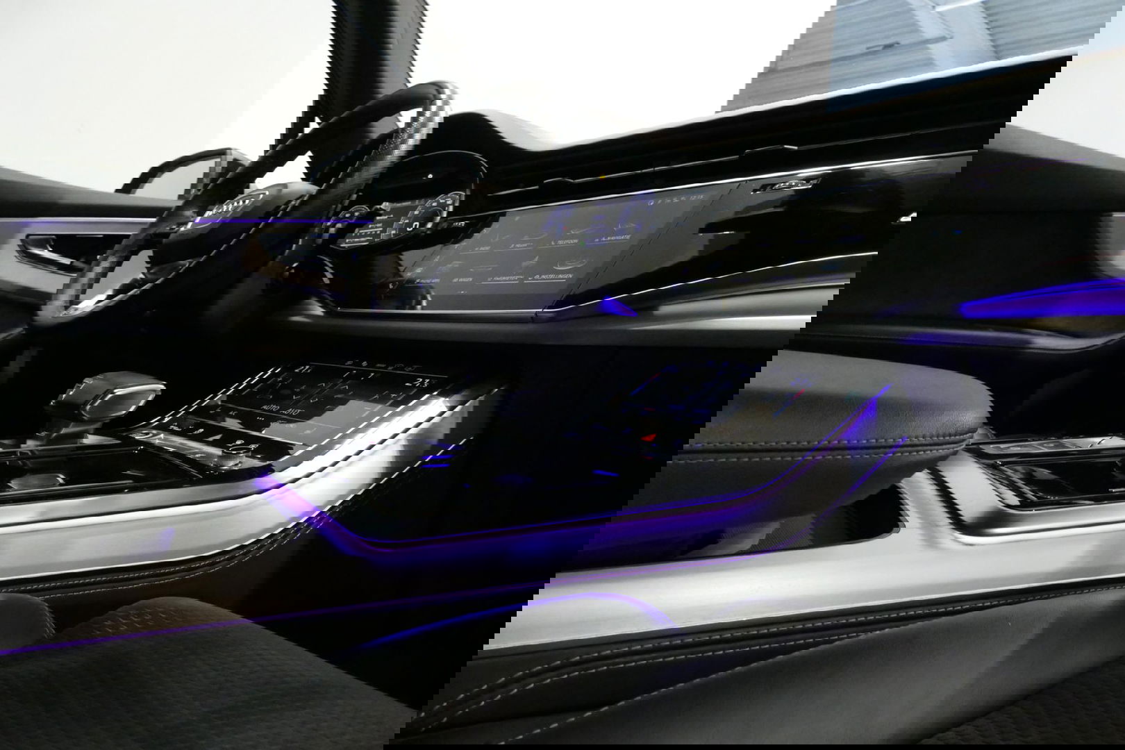 Audi Q7 55 TFSI e quattro Pro Line / S Line / Panoramadak / Matrix Laser koplampen / Elektr. verstelbare voorstoelen / Luchtvering / HUD / Stoelverwarming voor + achter / Apple Carplay - Android Auto / Bang&Olufsen Sound / 22'' LMV / Elektr. wegklapbare trekhaak 