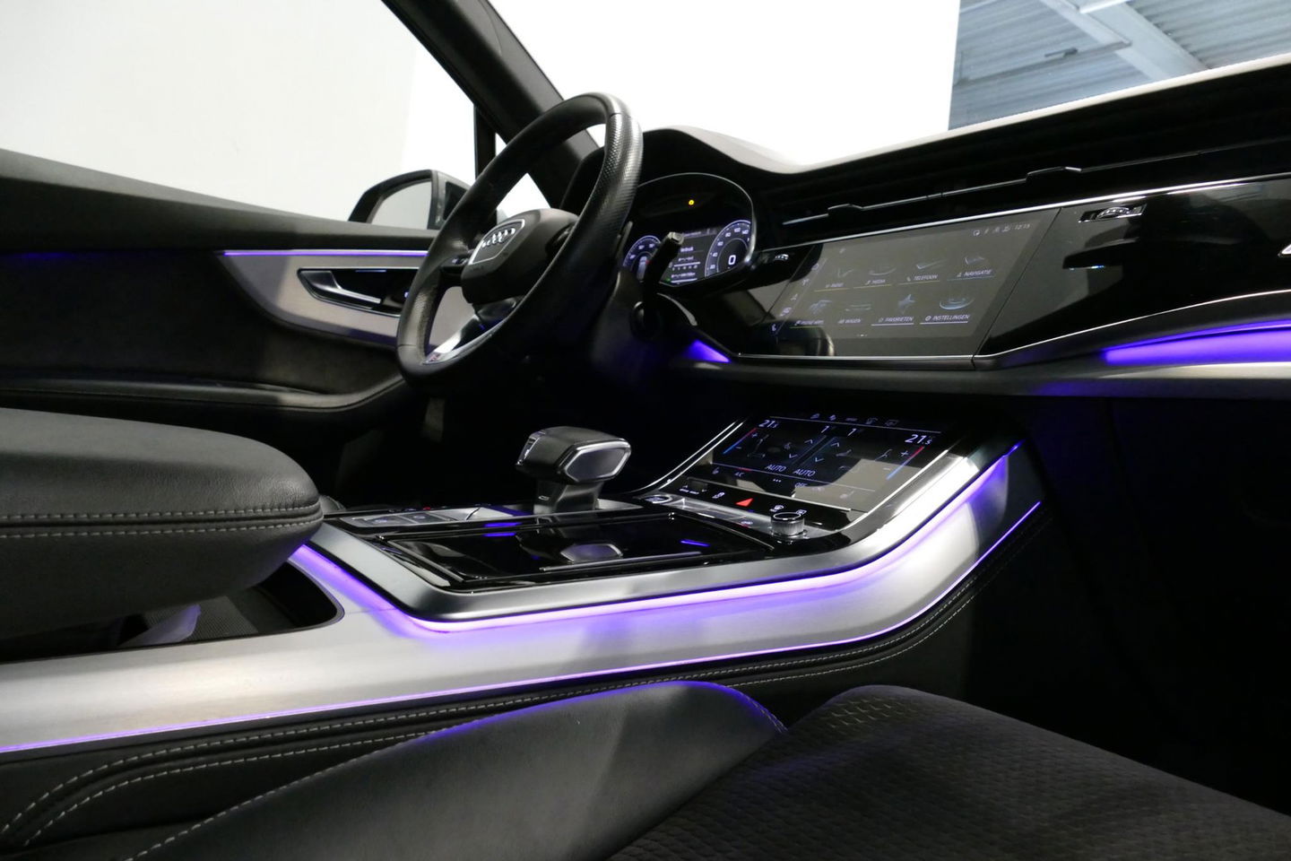 Audi Q7 55 TFSI e quattro Pro Line / S Line / Panoramadak / Matrix Laser koplampen / Elektr. verstelbare voorstoelen / Luchtvering / HUD / Stoelverwarming voor + achter / Apple Carplay - Android Auto / Bang&Olufsen Sound / 22'' LMV / Elektr. wegklapbare trekhaak 