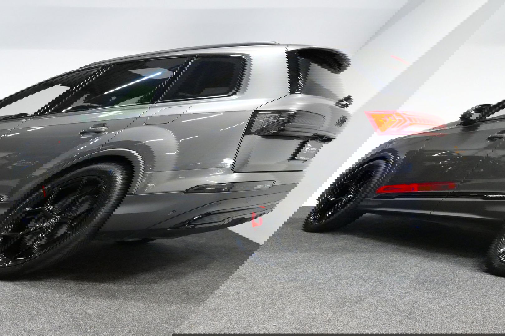 Audi Q7 55 TFSI e quattro Pro Line / S Line / Panoramadak / Matrix Laser koplampen / Elektr. verstelbare voorstoelen / Luchtvering / HUD / Stoelverwarming voor + achter / Apple Carplay - Android Auto / Bang&Olufsen Sound / 22'' LMV / Elektr. wegklapbare trekhaak 