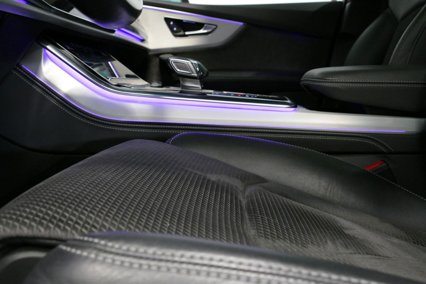 Audi Q7 55 TFSI e quattro Pro Line / S Line / Panoramadak / Matrix Laser koplampen / Elektr. verstelbare voorstoelen / Luchtvering / HUD / Stoelverwarming voor + achter / Apple Carplay - Android Auto / Bang&Olufsen Sound / 22'' LMV / Elektr. wegklapbare trekhaak 