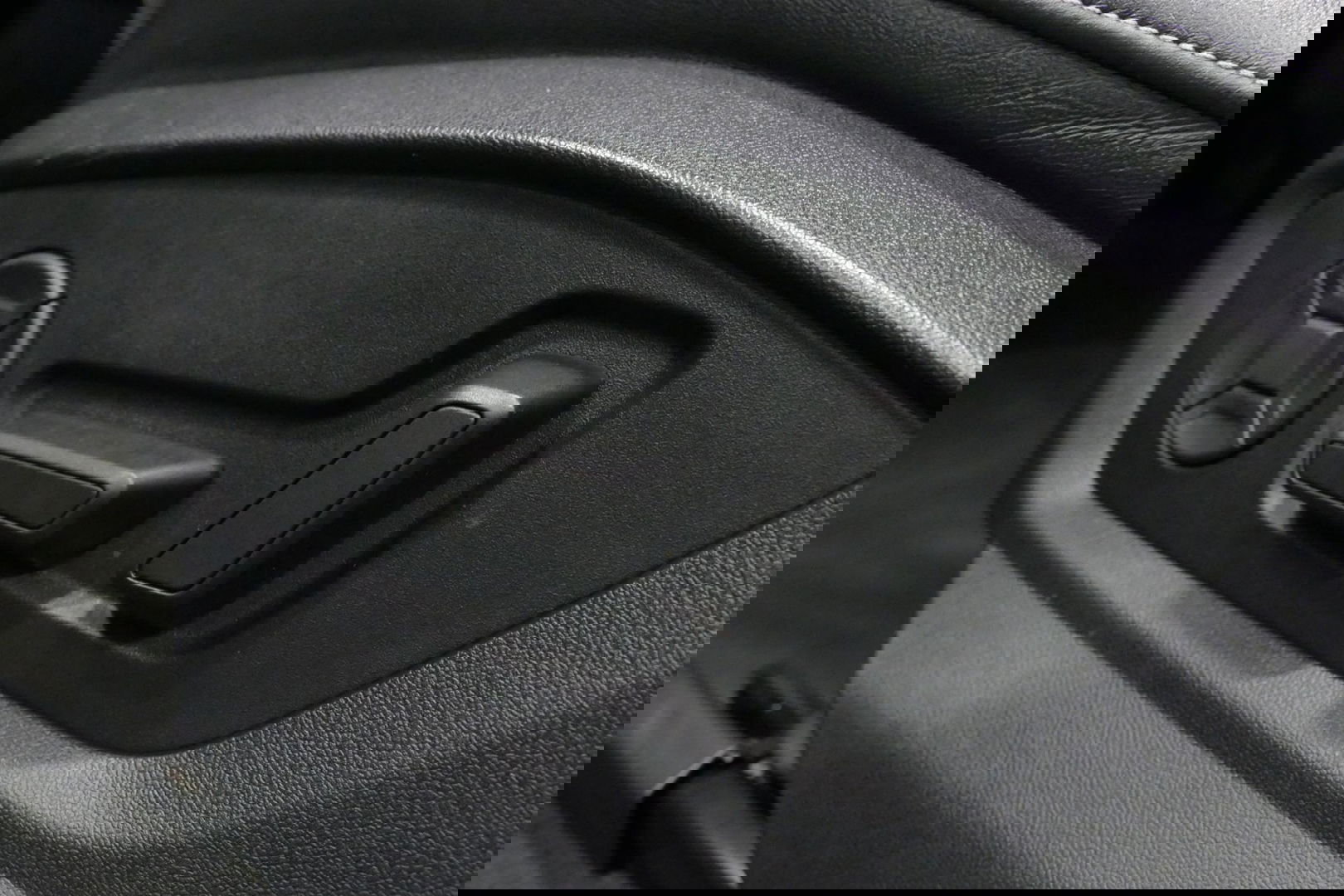 Audi Q7 55 TFSI e quattro Pro Line / S Line / Panoramadak / Matrix Laser koplampen / Elektr. verstelbare voorstoelen / Luchtvering / HUD / Stoelverwarming voor + achter / Apple Carplay - Android Auto / Bang&Olufsen Sound / 22'' LMV / Elektr. wegklapbare trekhaak 