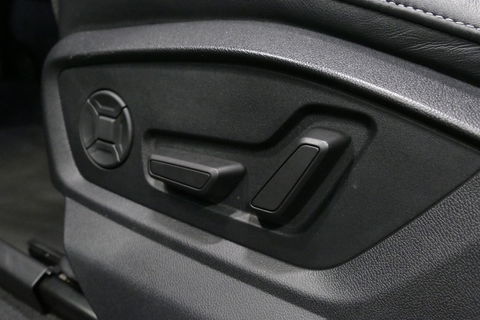 Audi Q7 55 TFSI e quattro Pro Line / S Line / Panoramadak / Matrix Laser koplampen / Elektr. verstelbare voorstoelen / Luchtvering / HUD / Stoelverwarming voor + achter / Apple Carplay - Android Auto / Bang&Olufsen Sound / 22'' LMV / Elektr. wegklapbare trekhaak 