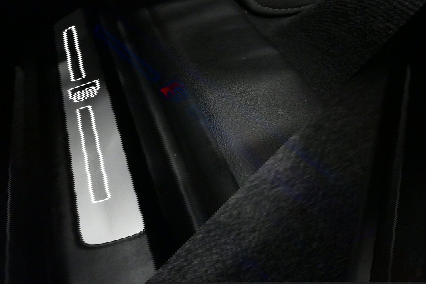 Audi Q7 55 TFSI e quattro Pro Line / S Line / Panoramadak / Matrix Laser koplampen / Elektr. verstelbare voorstoelen / Luchtvering / HUD / Stoelverwarming voor + achter / Apple Carplay - Android Auto / Bang&Olufsen Sound / 22'' LMV / Elektr. wegklapbare trekhaak 