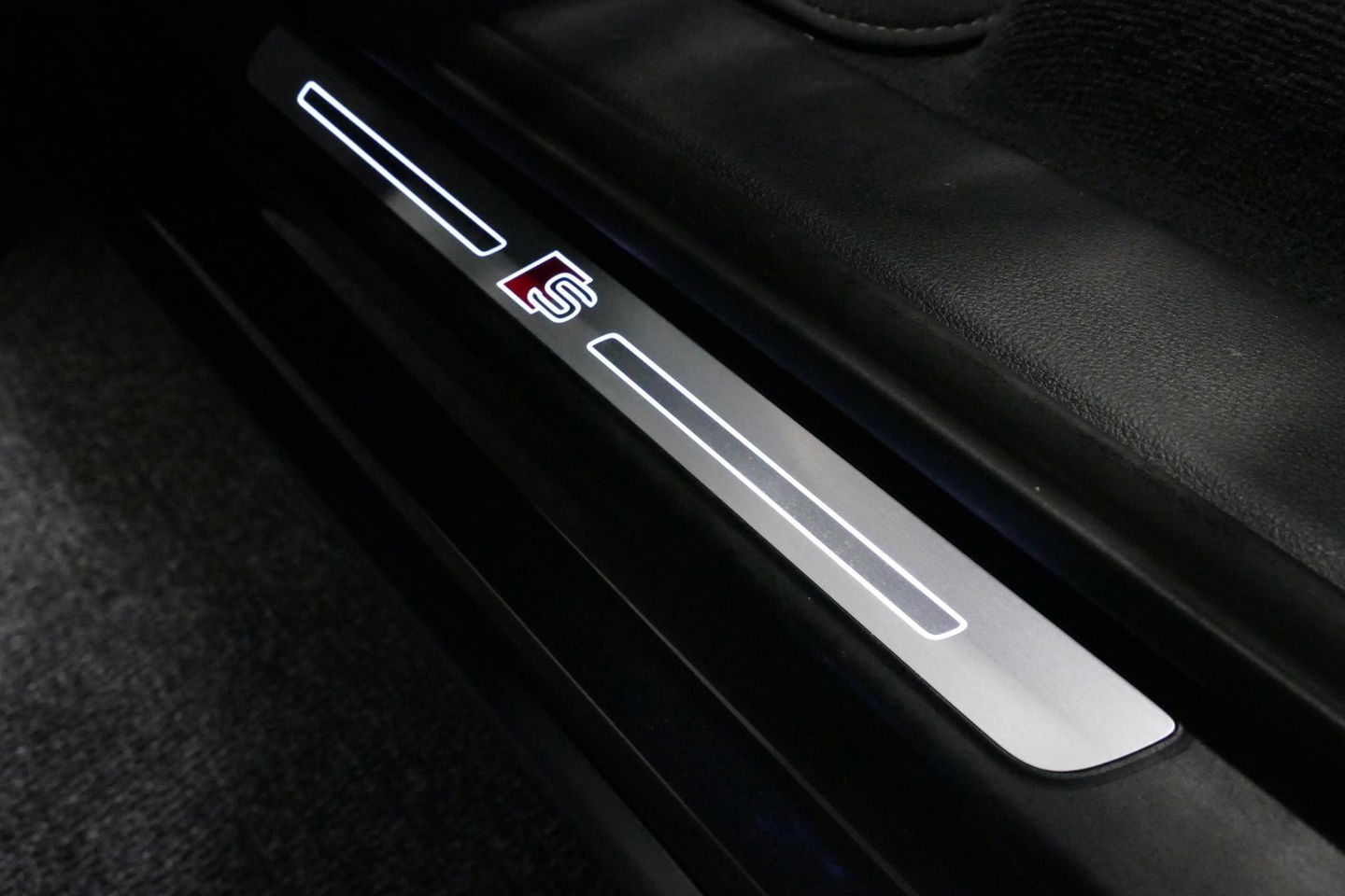 Audi Q7 55 TFSI e quattro Pro Line / S Line / Panoramadak / Matrix Laser koplampen / Elektr. verstelbare voorstoelen / Luchtvering / HUD / Stoelverwarming voor + achter / Apple Carplay - Android Auto / Bang&Olufsen Sound / 22'' LMV / Elektr. wegklapbare trekhaak 