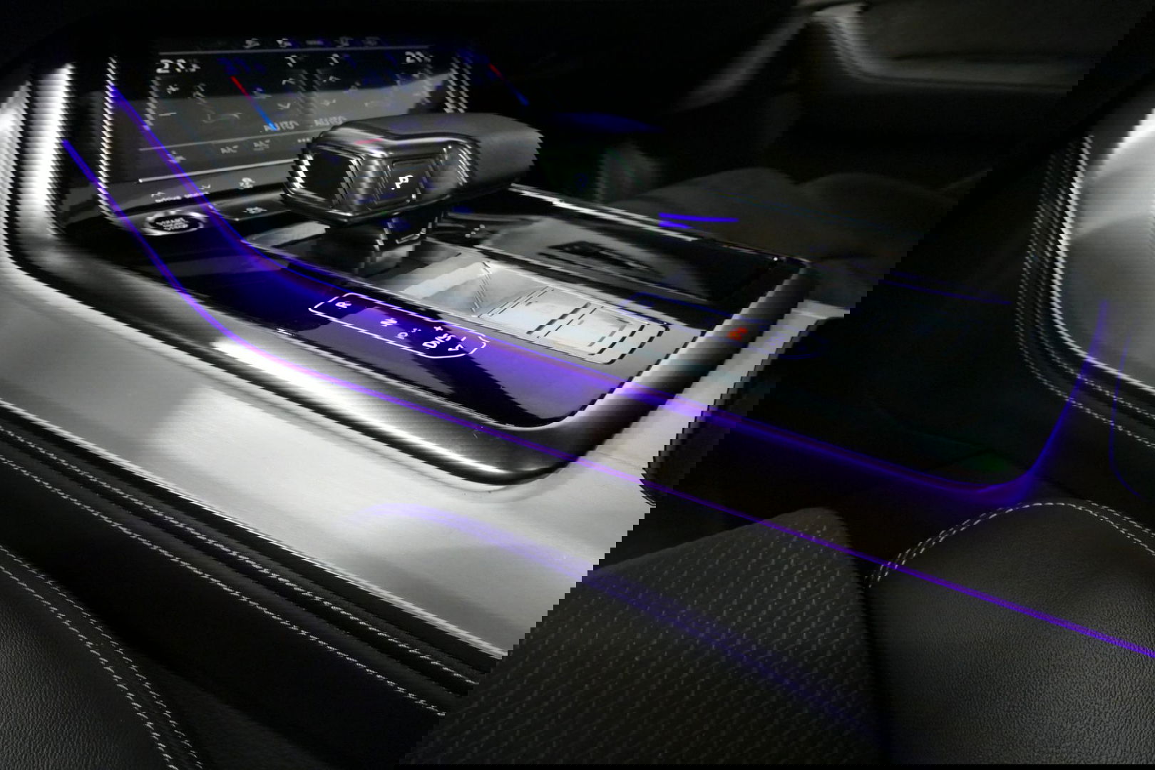 Audi Q7 55 TFSI e quattro Pro Line / S Line / Panoramadak / Matrix Laser koplampen / Elektr. verstelbare voorstoelen / Luchtvering / HUD / Stoelverwarming voor + achter / Apple Carplay - Android Auto / Bang&Olufsen Sound / 22'' LMV / Elektr. wegklapbare trekhaak 