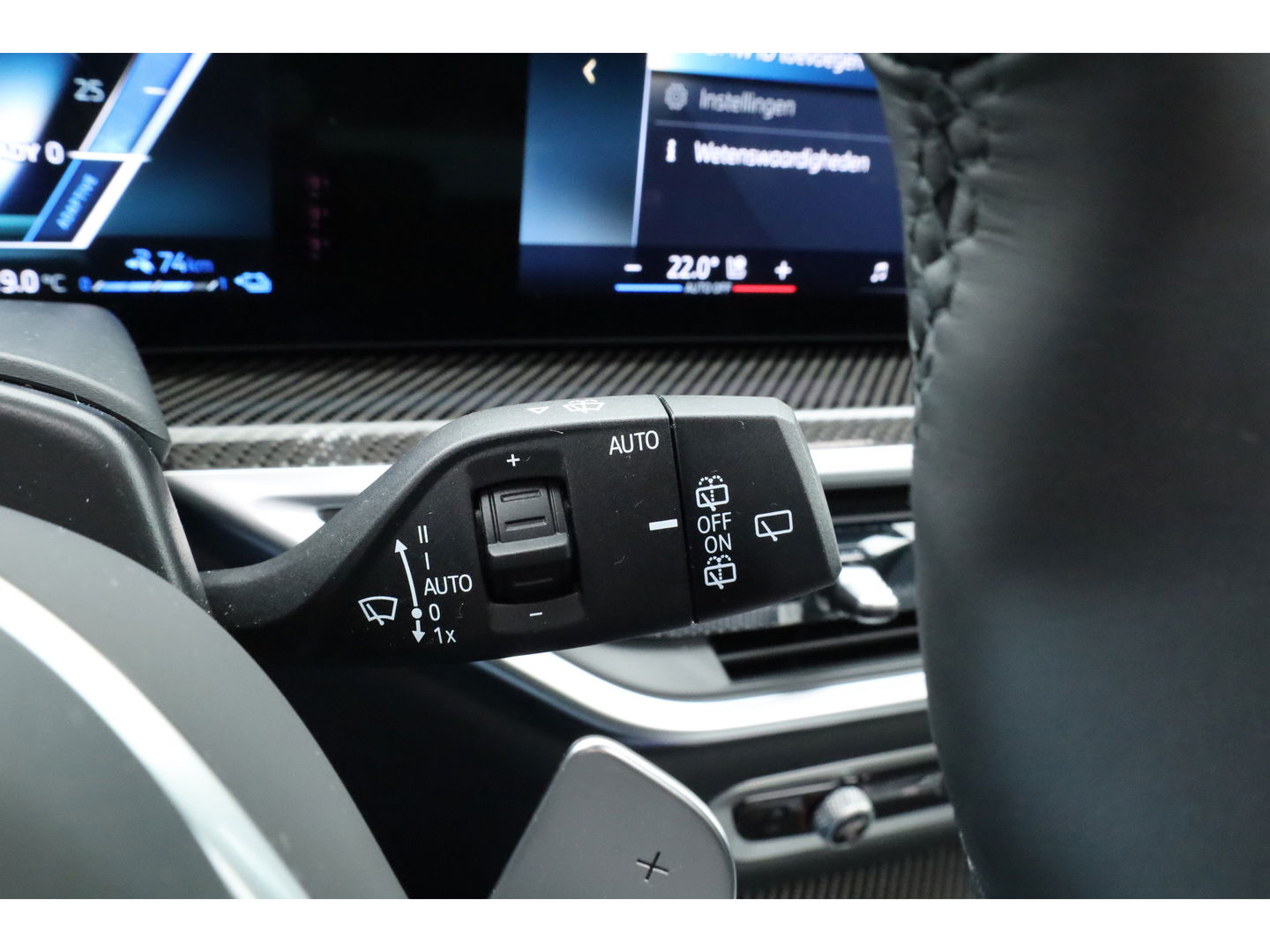 BMW X5 xDrive50e M Sport Frozen pure Grey | Skylounge | Soft Close | Achterasbesturing | 360cam | B&W Aduio | 22'' | Stoelvent. | Carbon | Luchtvering