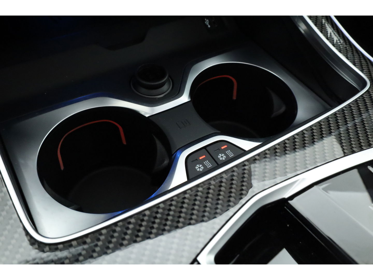 BMW X5 xDrive50e M Sport Frozen pure Grey | Skylounge | Soft Close | Achterasbesturing | 360cam | B&W Aduio | 22'' | Stoelvent. | Carbon | Luchtvering