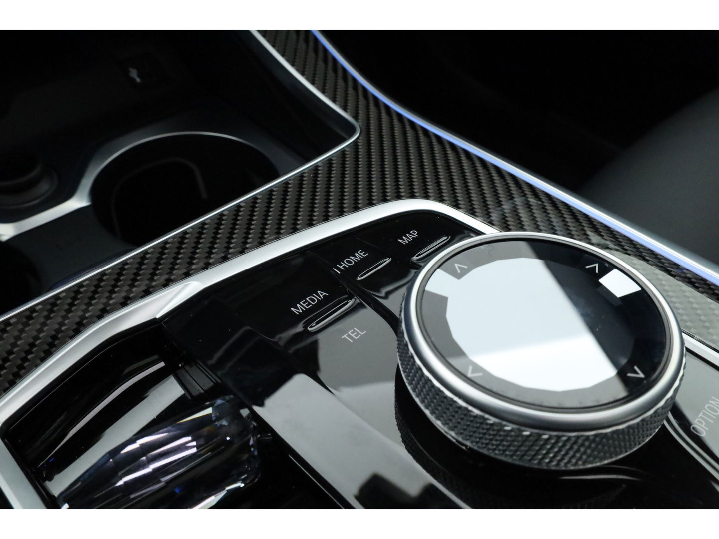 BMW X5 xDrive50e M Sport Frozen pure Grey | Skylounge | Soft Close | Achterasbesturing | 360cam | B&W Aduio | 22'' | Stoelvent. | Carbon | Luchtvering