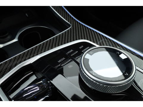 BMW X5 xDrive50e M Sport Frozen pure Grey | Skylounge | Soft Close | Achterasbesturing | 360cam | B&W Aduio | 22'' | Stoelvent. | Carbon | Luchtvering