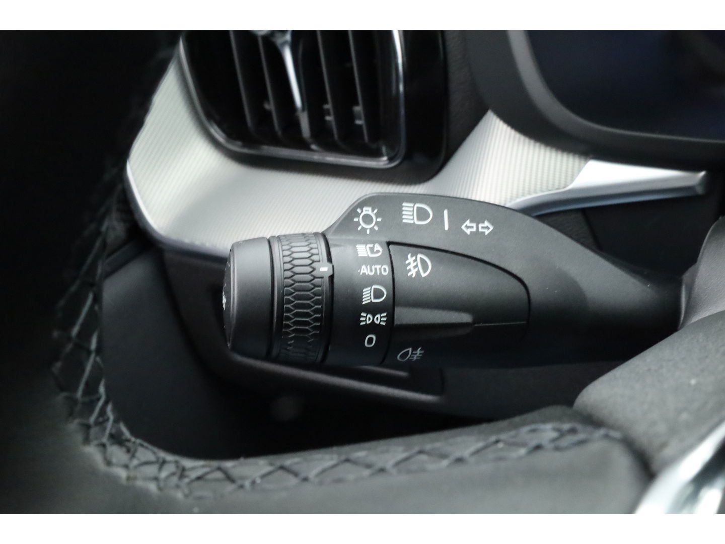 Volvo XC60 2.0 T6 Plug-in hybrid AWD Plus Dark | Pano | Pilot Assist | Head-up | 360cam | Keyless | Harman Kardon | Stoel- Stuurverw. |