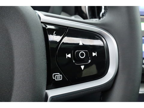 Volvo XC60 2.0 T6 Plug-in hybrid AWD Plus Dark | Pano | Pilot Assist | Head-up | 360cam | Keyless | Harman Kardon | Stoel- Stuurverw. |
