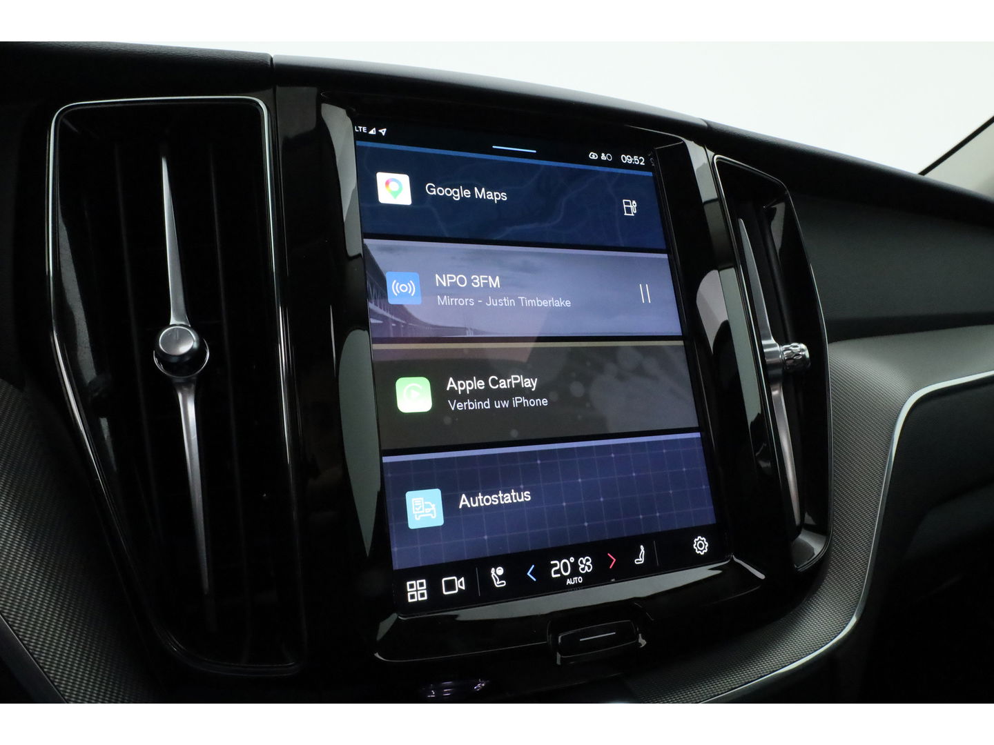 Volvo XC60 2.0 T6 Plug-in hybrid AWD Plus Dark | Pano | Pilot Assist | Head-up | 360cam | Keyless | Harman Kardon | Stoel- Stuurverw. |