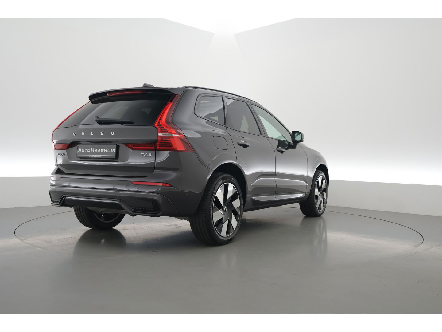 Volvo XC60 2.0 T6 Plug-in hybrid AWD Plus Dark | Pano | Pilot Assist | Head-up | 360cam | Keyless | Harman Kardon | Stoel- Stuurverw. |