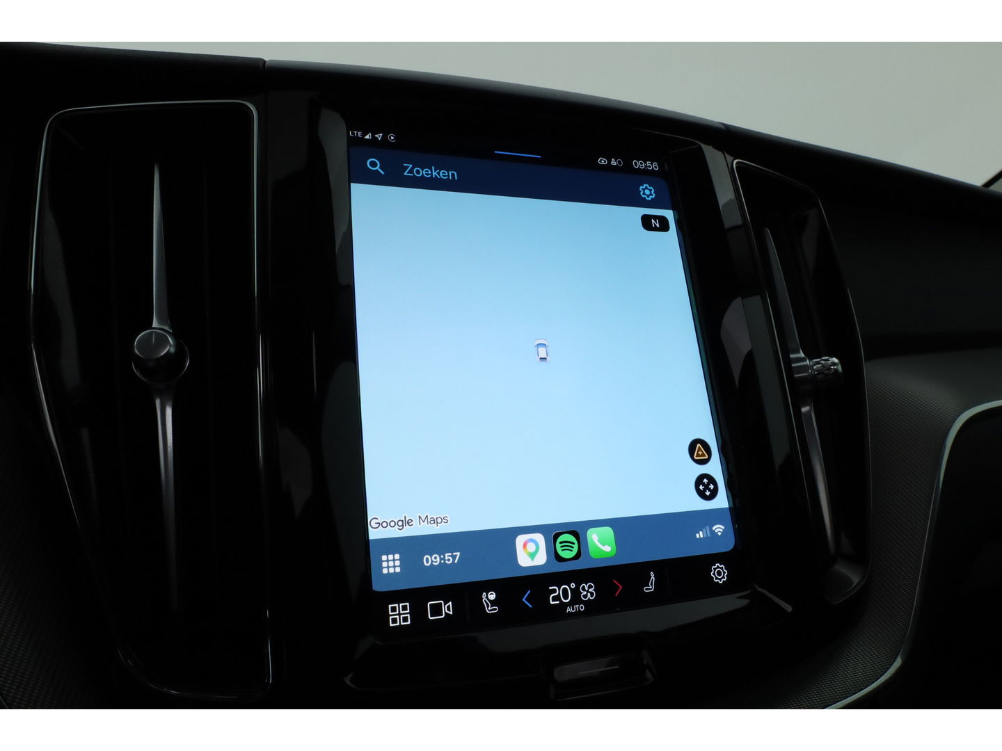 Volvo XC60 2.0 T6 Plug-in hybrid AWD Plus Dark | Pano | Pilot Assist | Head-up | 360cam | Keyless | Harman Kardon | Stoel- Stuurverw. |