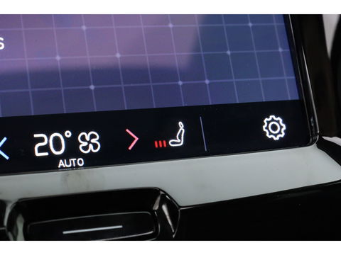 Volvo XC60 2.0 T6 Plug-in hybrid AWD Plus Dark | Pano | Pilot Assist | Head-up | 360cam | Keyless | Harman Kardon | Stoel- Stuurverw. |