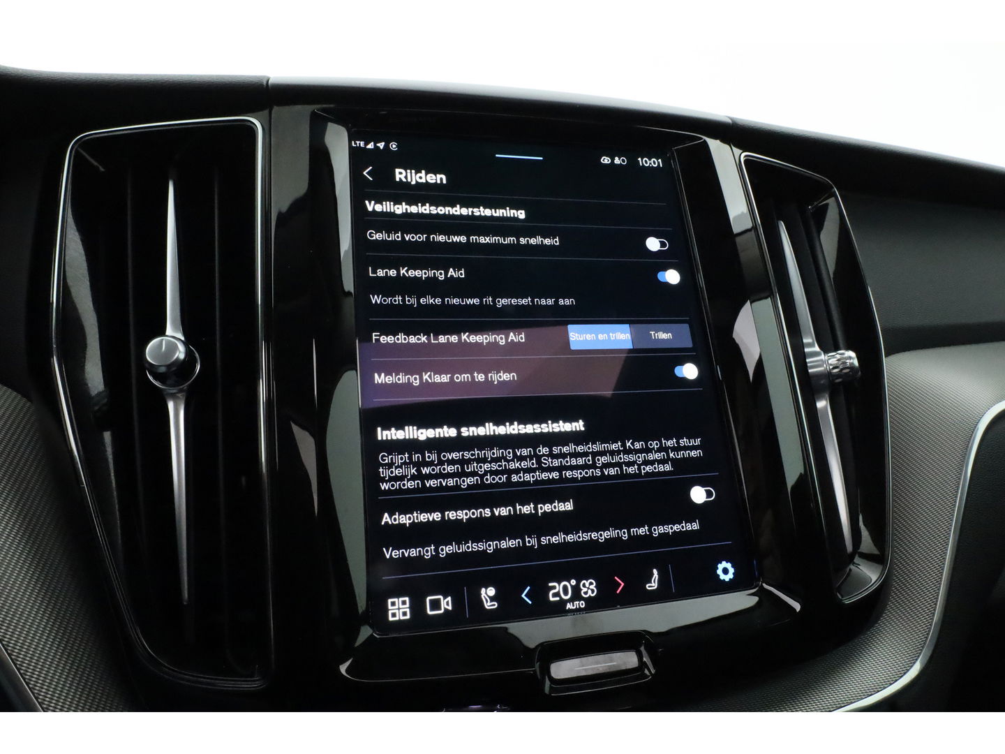 Volvo XC60 2.0 T6 Plug-in hybrid AWD Plus Dark | Pano | Pilot Assist | Head-up | 360cam | Keyless | Harman Kardon | Stoel- Stuurverw. |