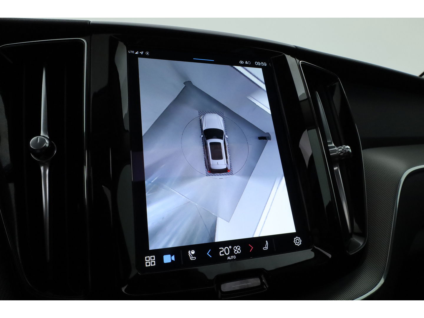 Volvo XC60 2.0 T6 Plug-in hybrid AWD Plus Dark | Pano | Pilot Assist | Head-up | 360cam | Keyless | Harman Kardon | Stoel- Stuurverw. |