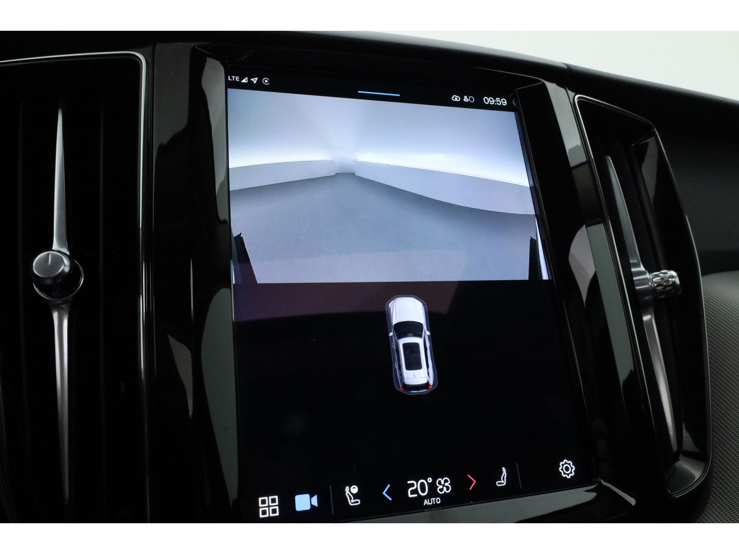 Volvo XC60 2.0 T6 Plug-in hybrid AWD Plus Dark | Pano | Pilot Assist | Head-up | 360cam | Keyless | Harman Kardon | Stoel- Stuurverw. |