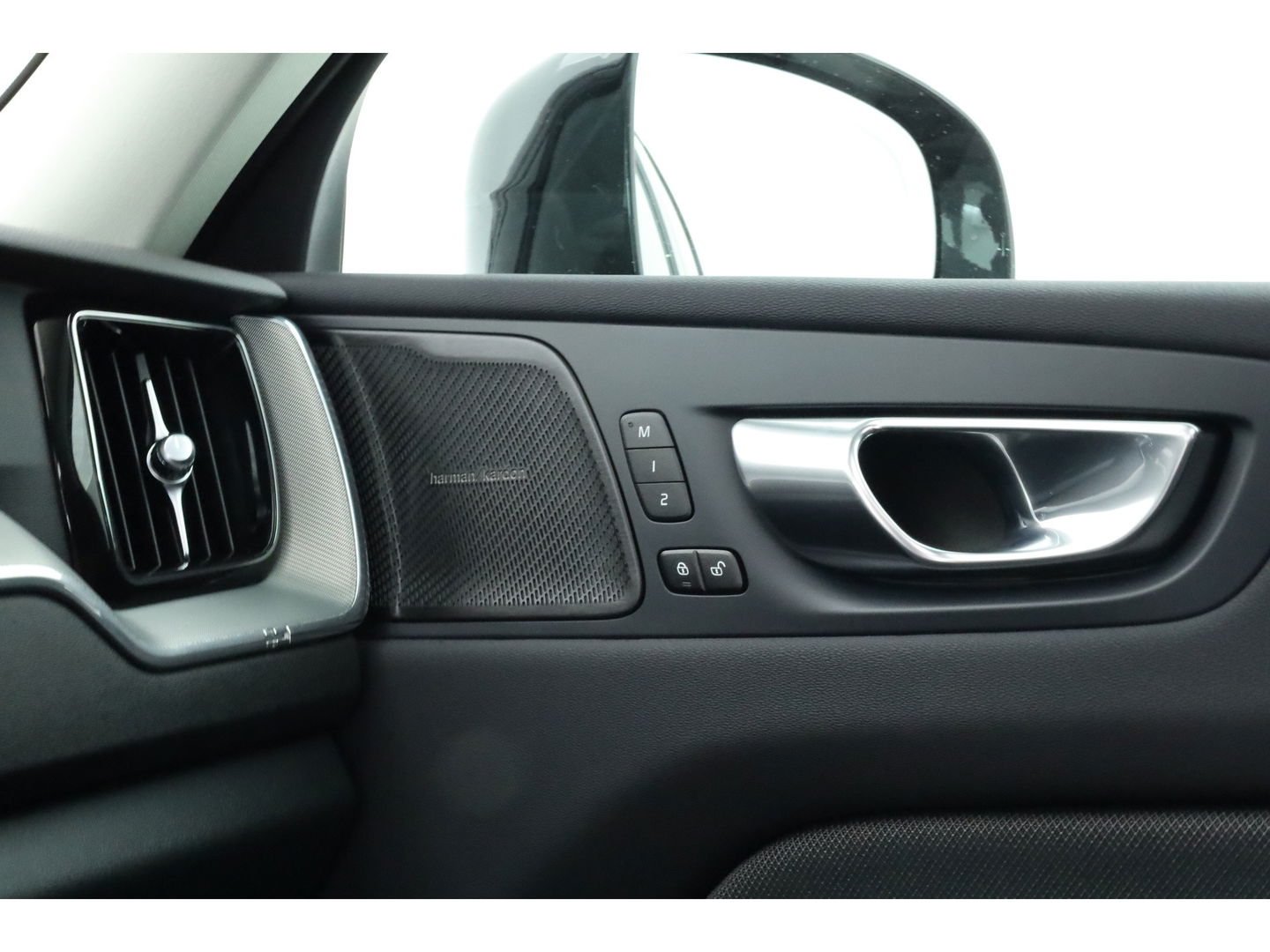 Volvo XC60 2.0 T6 Plug-in hybrid AWD Plus Dark | Pano | Pilot Assist | Head-up | 360cam | Keyless | Harman Kardon | Stoel- Stuurverw. |