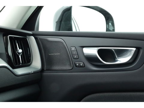 Volvo XC60 2.0 T6 Plug-in hybrid AWD Plus Dark | Pano | Pilot Assist | Head-up | 360cam | Keyless | Harman Kardon | Stoel- Stuurverw. |