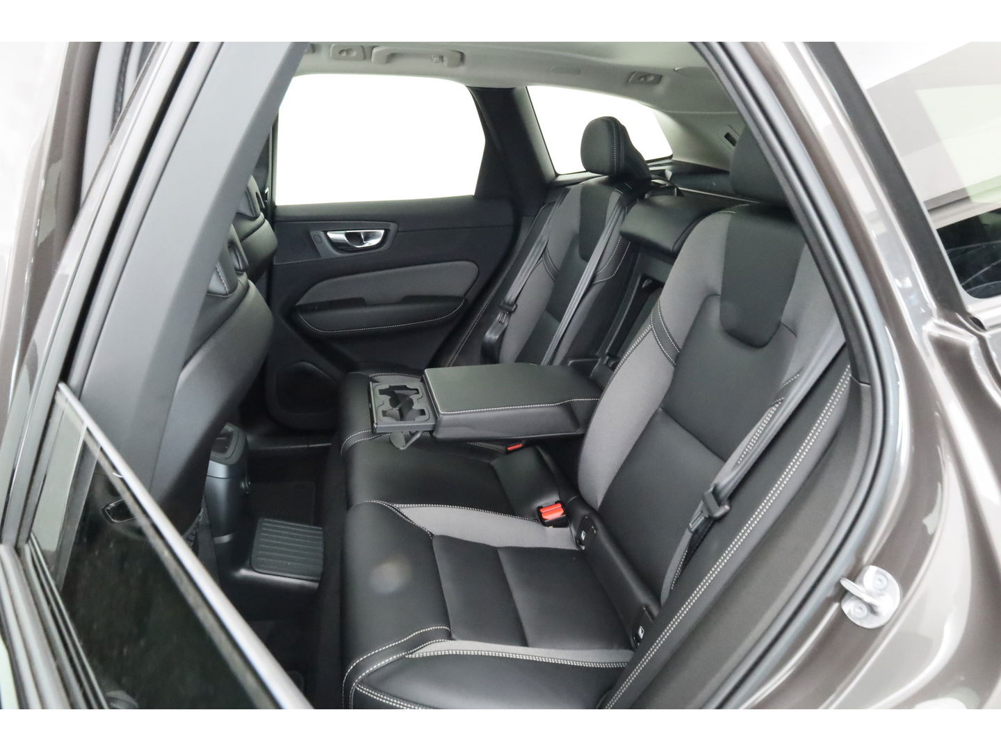 Volvo XC60 2.0 T6 Plug-in hybrid AWD Plus Dark | Pano | Pilot Assist | Head-up | 360cam | Keyless | Harman Kardon | Stoel- Stuurverw. |