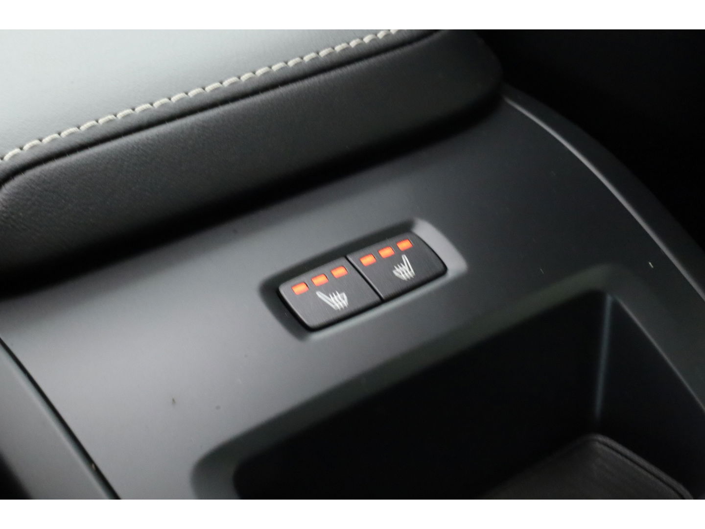 Volvo XC60 2.0 T6 Plug-in hybrid AWD Plus Dark | Pano | Pilot Assist | Head-up | 360cam | Keyless | Harman Kardon | Stoel- Stuurverw. |