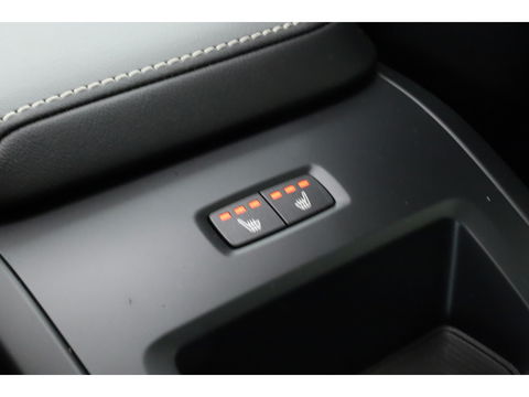 Volvo XC60 2.0 T6 Plug-in hybrid AWD Plus Dark | Pano | Pilot Assist | Head-up | 360cam | Keyless | Harman Kardon | Stoel- Stuurverw. |