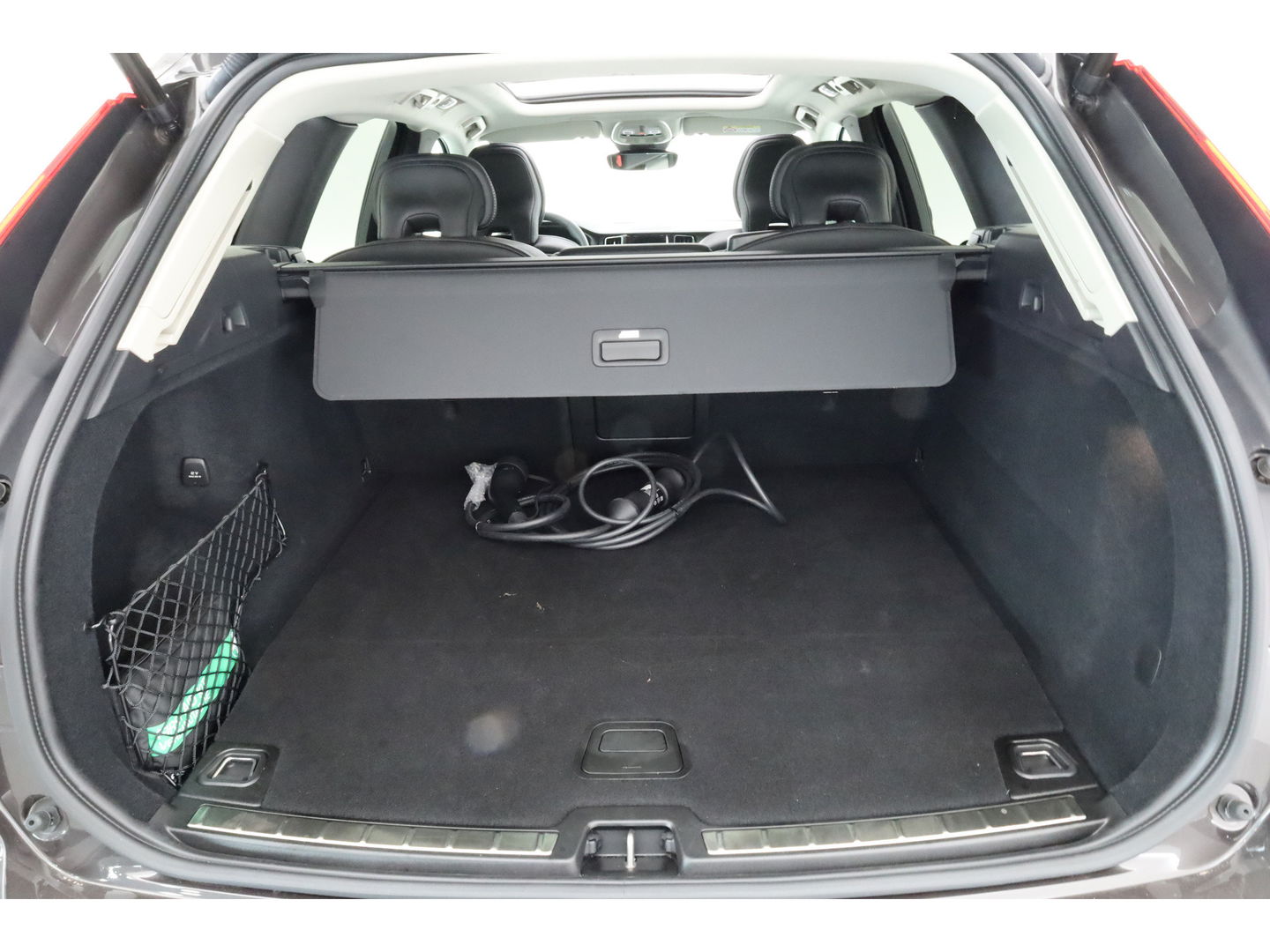 Volvo XC60 2.0 T6 Plug-in hybrid AWD Plus Dark | Pano | Pilot Assist | Head-up | 360cam | Keyless | Harman Kardon | Stoel- Stuurverw. |