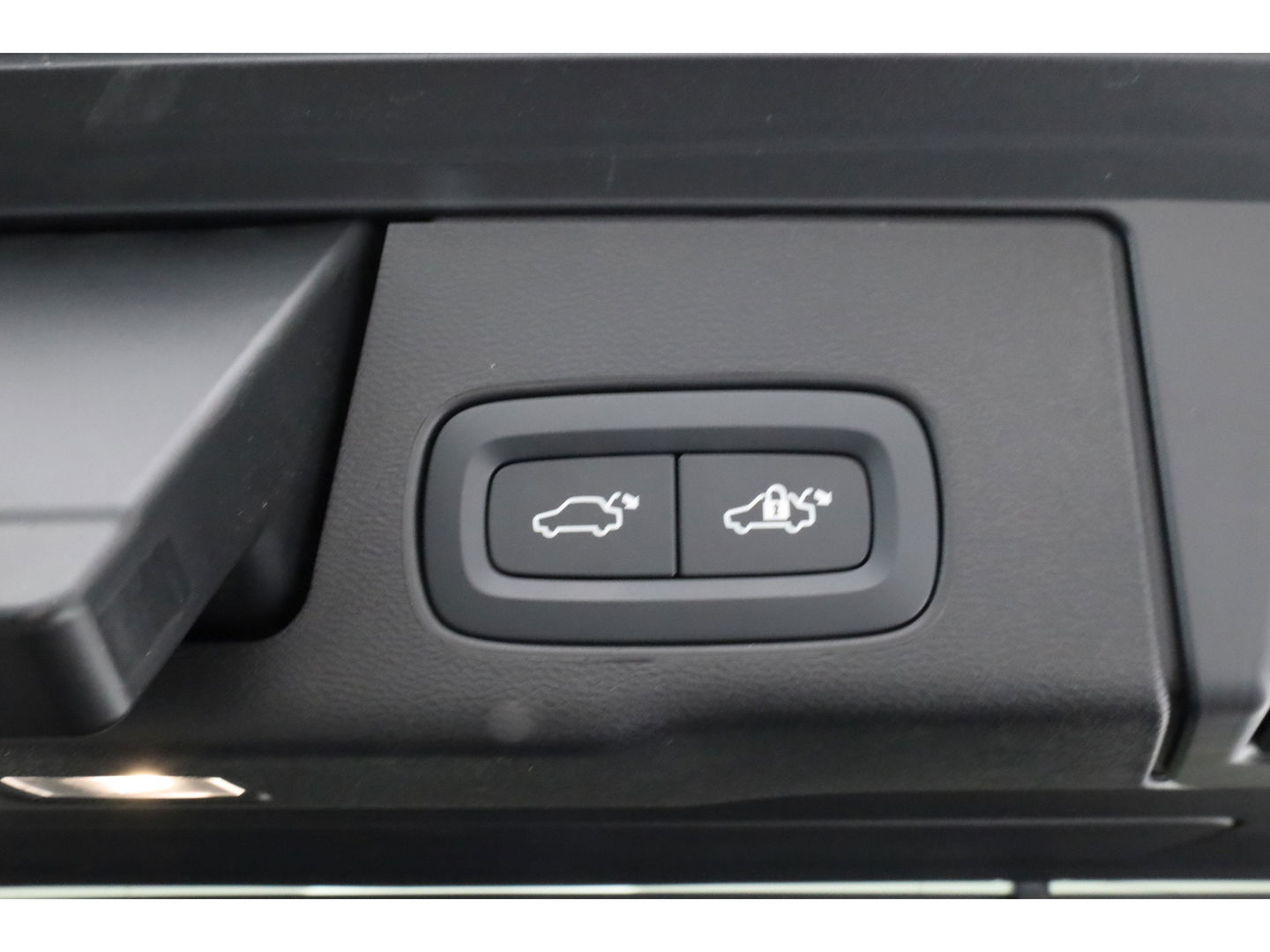 Volvo XC60 2.0 T6 Plug-in hybrid AWD Plus Dark | Pano | Pilot Assist | Head-up | 360cam | Keyless | Harman Kardon | Stoel- Stuurverw. |