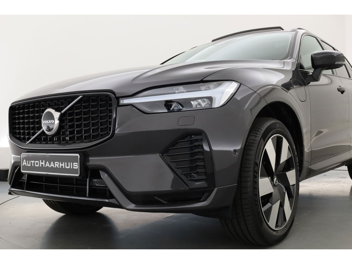 Volvo XC60 2.0 T6 Plug-in hybrid AWD Plus Dark | Pano | Pilot Assist | Head-up | 360cam | Keyless | Harman Kardon | Stoel- Stuurverw. |