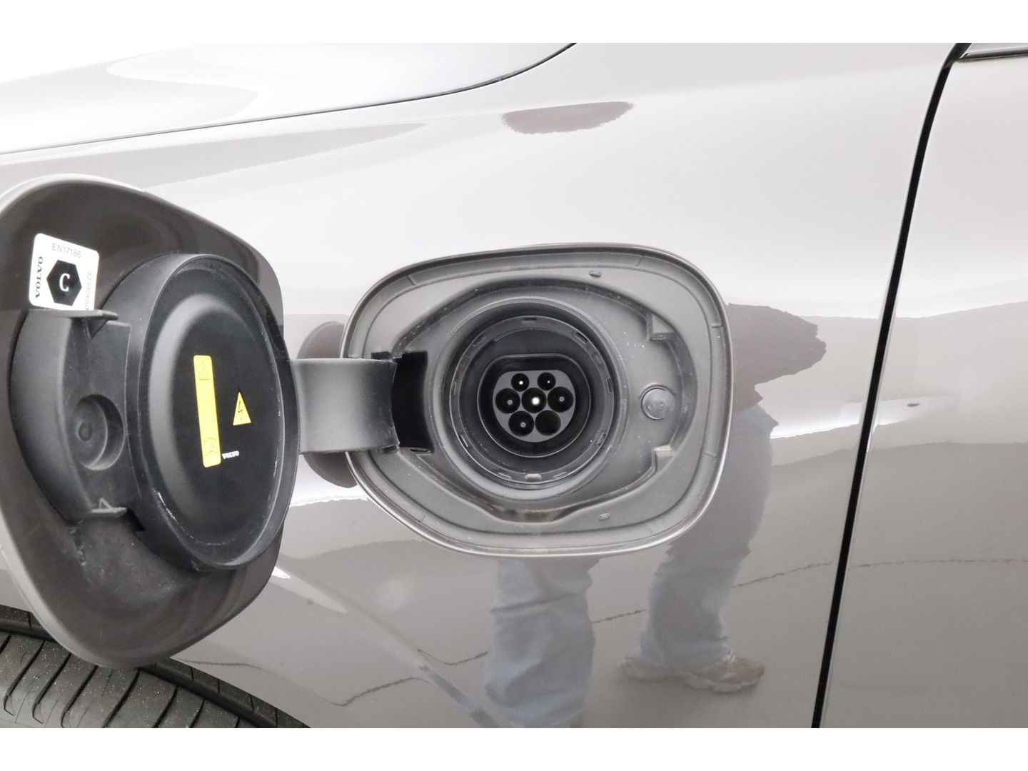 Volvo XC60 2.0 T6 Plug-in hybrid AWD Plus Dark | Pano | Pilot Assist | Head-up | 360cam | Keyless | Harman Kardon | Stoel- Stuurverw. |