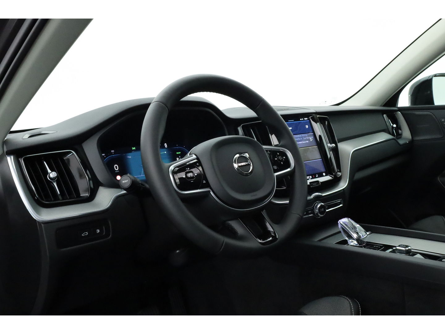 Volvo XC60 2.0 T6 Plug-in hybrid AWD Plus Dark | Pano | Pilot Assist | Head-up | 360cam | Keyless | Harman Kardon | Stoel- Stuurverw. |