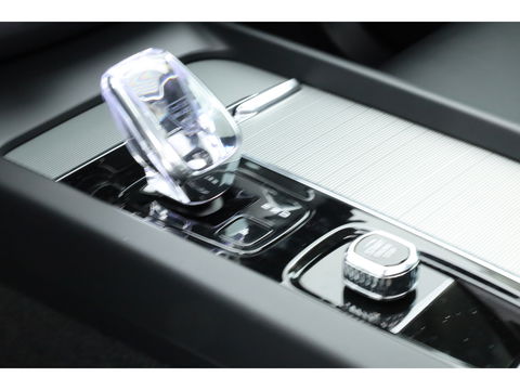 Volvo XC60 2.0 T6 Plug-in hybrid AWD Plus Dark | Pano | Pilot Assist | Head-up | 360cam | Keyless | Harman Kardon | Stoel- Stuurverw. |