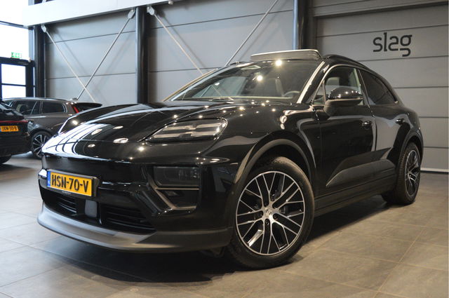 Porsche Macan - 4 100 kWh navi pano cruise camera sport chrono 20 inch !!