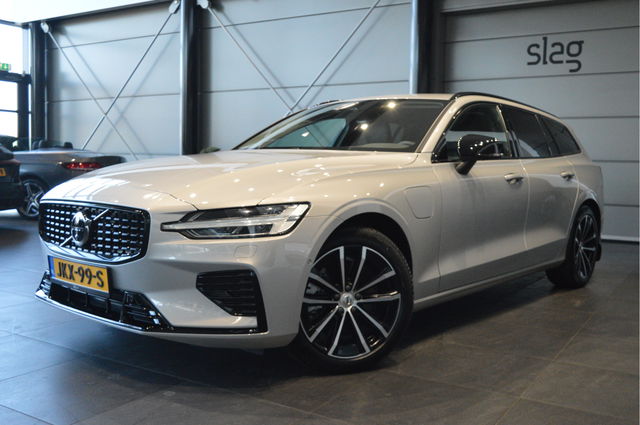 Volvo V60 - 2.0 T6 Plug-in hybrid AWD Plus Dark leer trekhaak !!