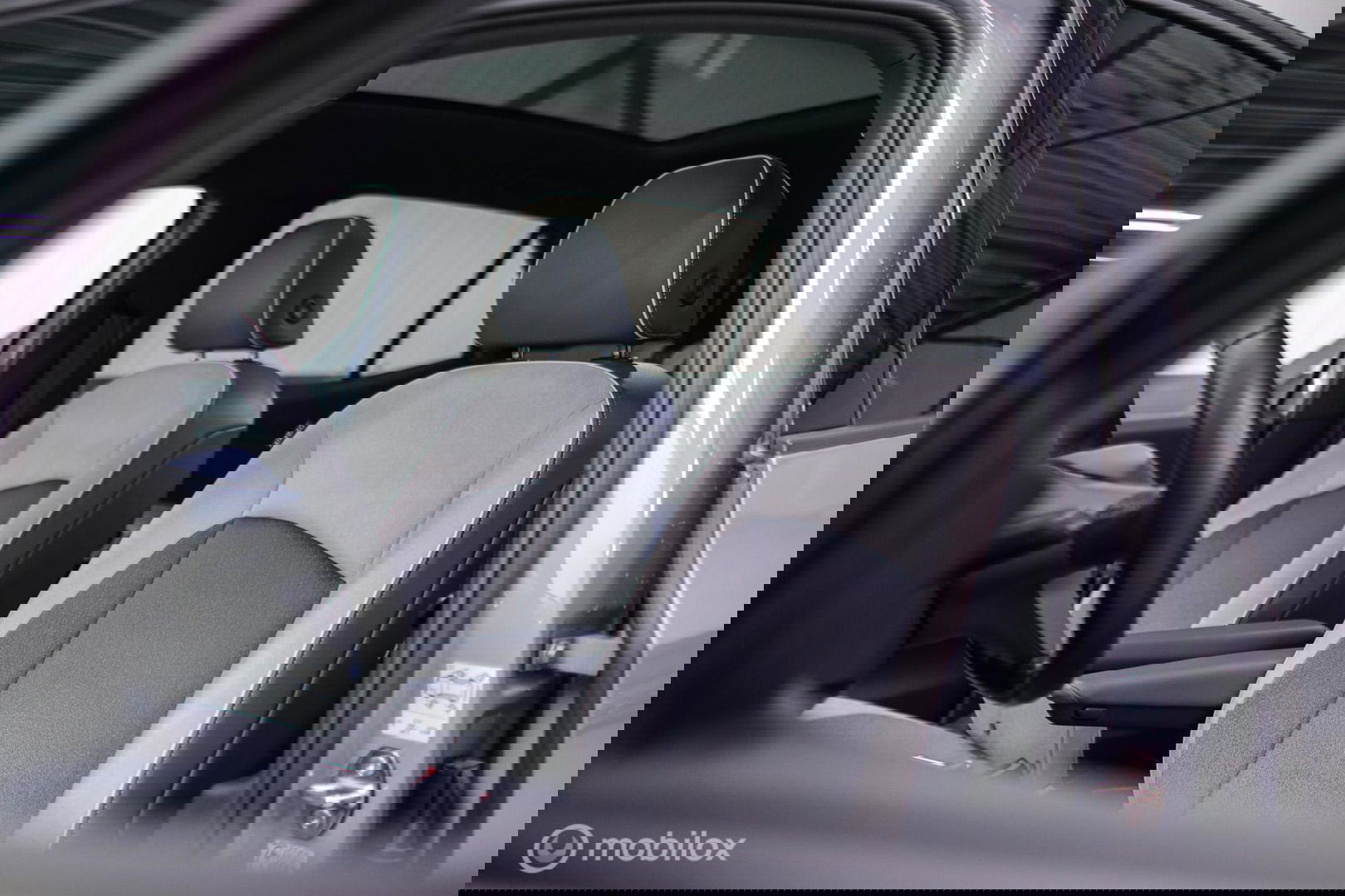 Volkswagen ID.3 Business 58 kWh PRO | Panorama | SOH 94% | Trekhaak | Stoel + stuurwiel verwarming | vol opties | Rijklaarprijs |