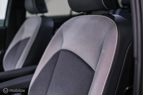 Volkswagen ID.3 Business 58 kWh PRO | Panorama | SOH 94% | Trekhaak | Stoel + stuurwiel verwarming | vol opties | Rijklaarprijs |